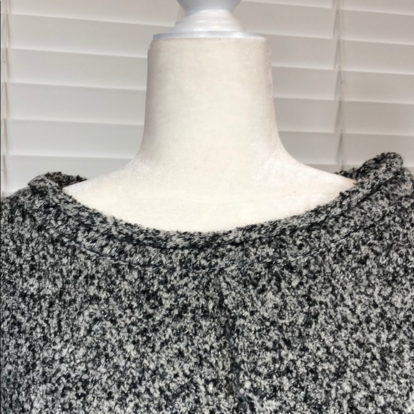 Black/white/gray sweater with silver thread - Picture 2 of 7